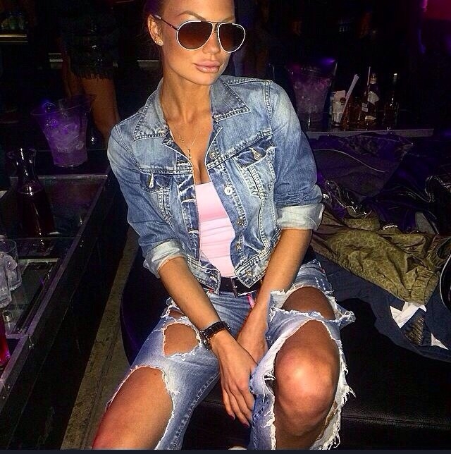 💋 Живу в самом сердце Москвы, города возможностей и страстных встреч. Оказываю широкий спектр услуг, которые унесут тебя в мир наслаждения и удовольствия. 💫 Мы можем испытать взрыв эмоций в нежных объятиях, или ты можешь предаться эротическому массажу, который пробудит все твои скрытые желания. 😉 Мои фото говорят сами за себя - я ухоженная и соблазнительная девушка. У меня есть отличные отзывы, потому что я делаю все для твоего удовольствия. Не медли, позвони мне, и мы создадим незабываемую атмосферу страсти и наслаждения. 💞🔥 Илона